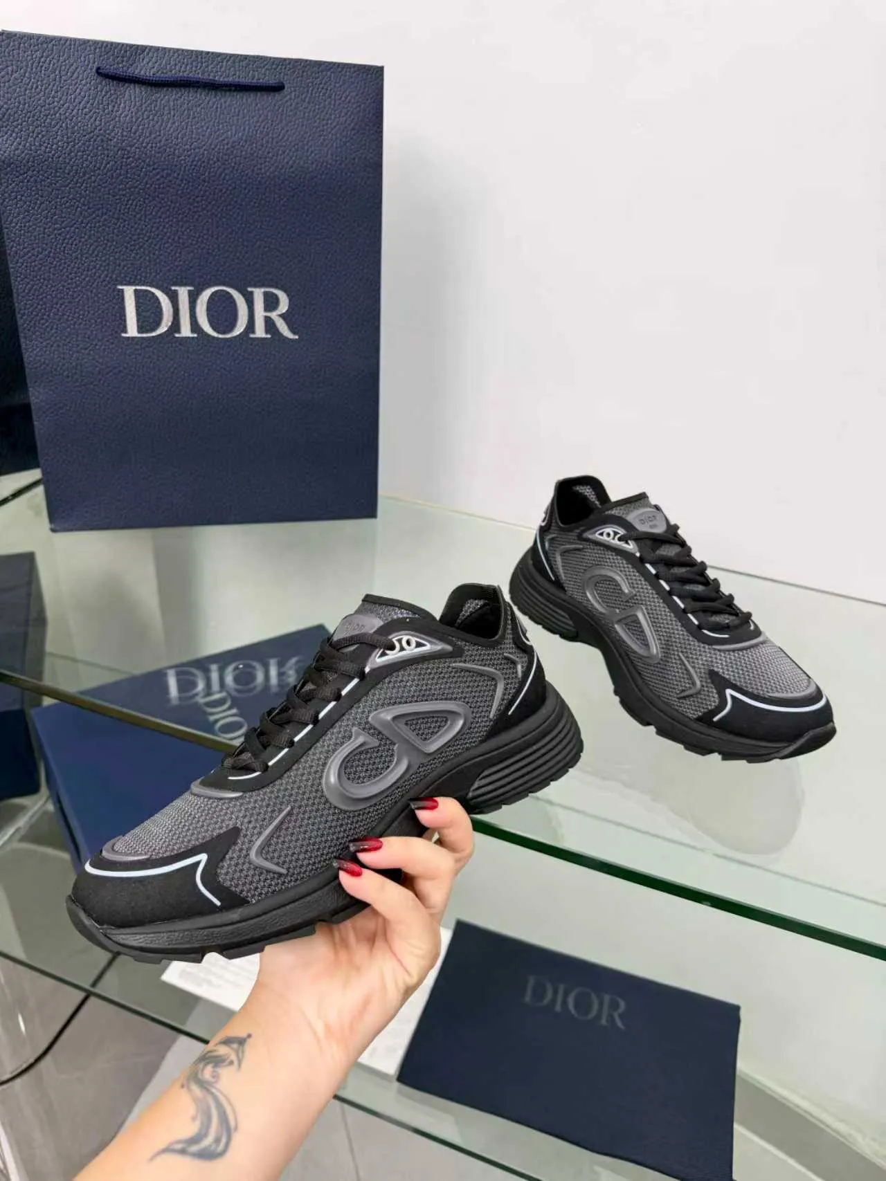 Men's men's shoes pP560! DIOR#B30 COUNTDOWN TECH shoes 1. Inspired by lighter running shoes this season 2. Made of multi-layer transparent nylon upper, full of futuristic feel 3. CD30 rubber logo on the tongue/heel to highlight the brand style 4. Equipped with ultra-light foam midsole for the ultimate comfortable wearing experience 5. The entire series uses WELDED (seamless bonding) technology to ensure durability and lightness 6. Full-size dopamine color matching, perfect choice for couples shoes😜